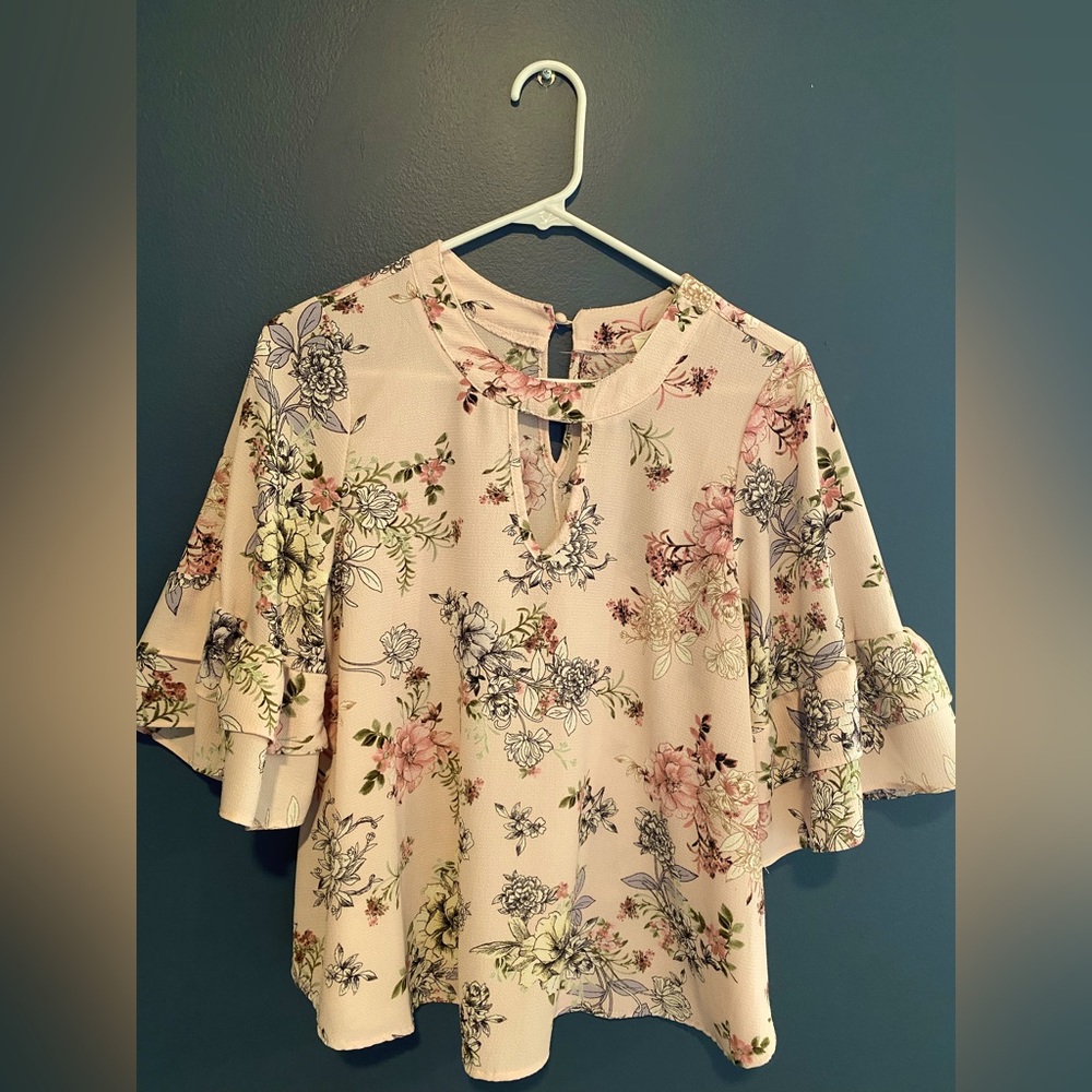 Urban romantics- Floral top- size small